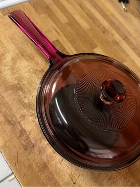 Vision CorningWare Cranberry 2.5 L Sauce Pan w/ Pyrex Glass Cookware Lid